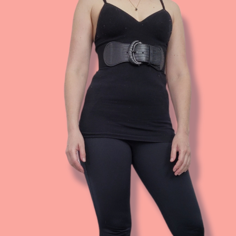 Black alligator pattern stretch belt, never worn so she's flawless, size small